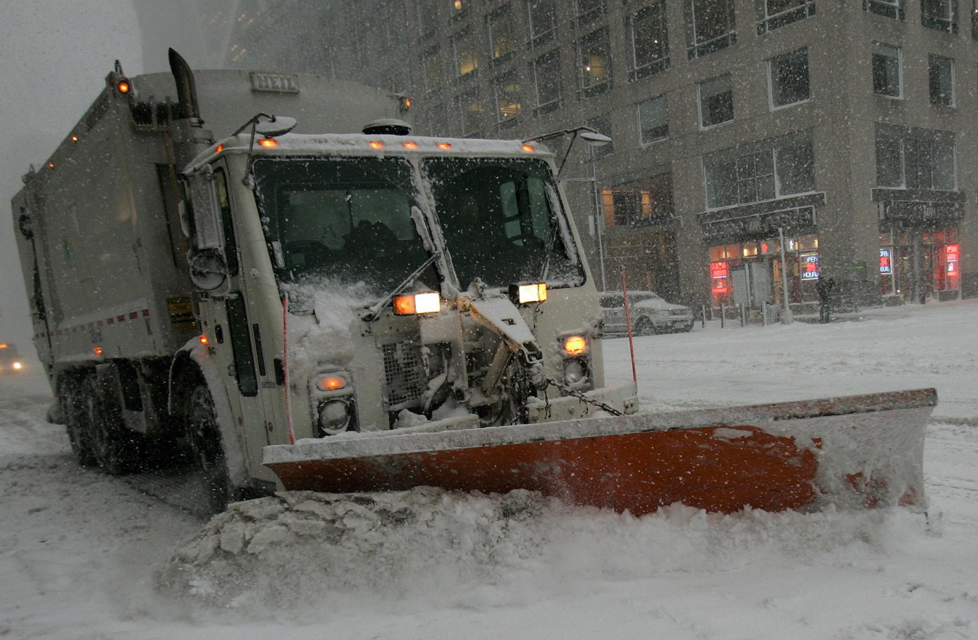 Una tormenta en el noreste de EE.UU. causa miles de cancelaciones y retrasos de vuelos
