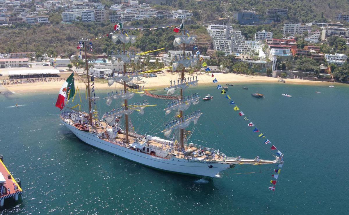 Buque Escuela Cuauhtémoc regresa a Acapulco tras cumplir crucero de instrucción