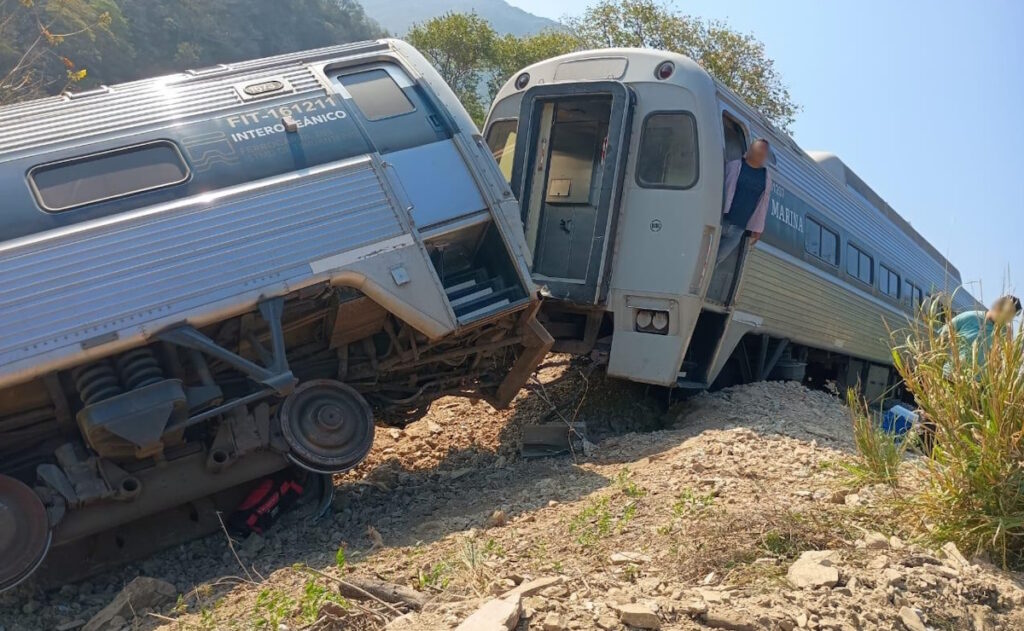 Lamenta Sheinbaum 13 muertos por descarrilamiento del Tren Interoceánico en Oaxaca