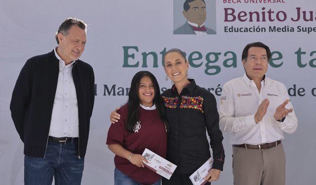 Claudia Sheinbaum entrega tarjetas de la beca “Benito Juárez” y supervisa avance del 90% en construcción de bachillerato en el marqués, Querétaro