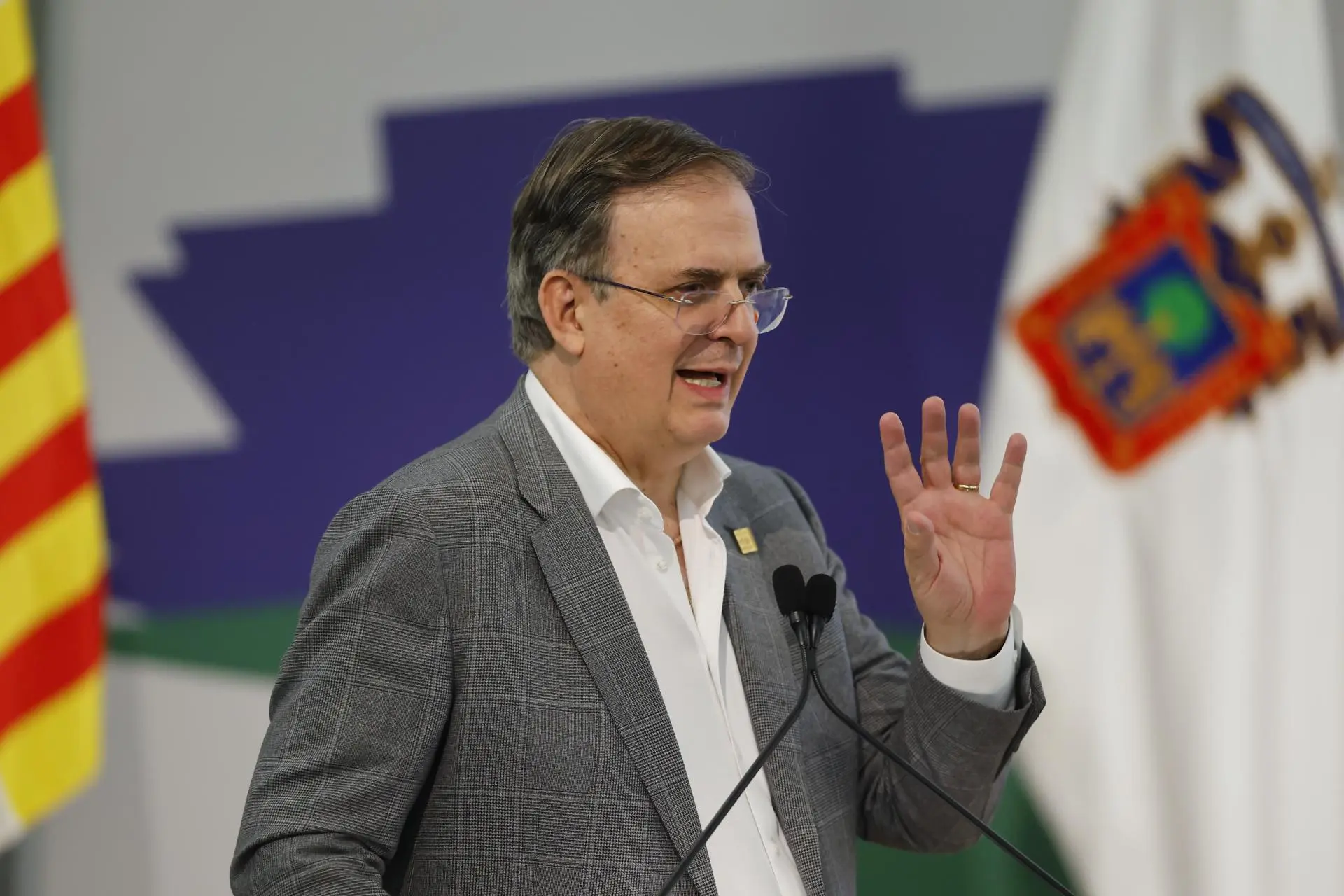Ebrard dice que aranceles no son contra un país, sino para “proteger un sector en México”