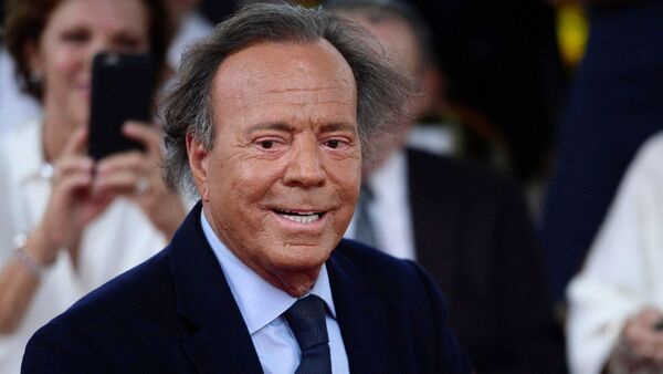 Fiscalía española archiva la denuncia por agresión sexual en contra del cantante Julio Iglesias