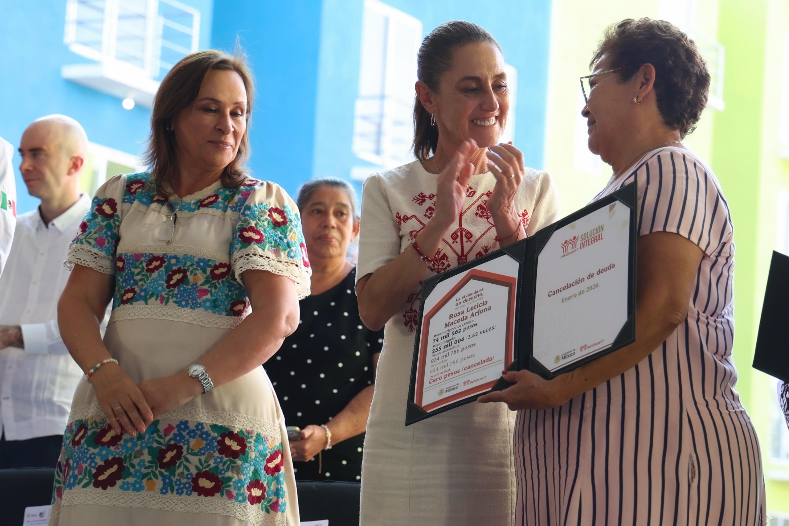 Claudia Sheinbaum encabeza entrega de 200 viviendas del Infonavit en Veracruz
