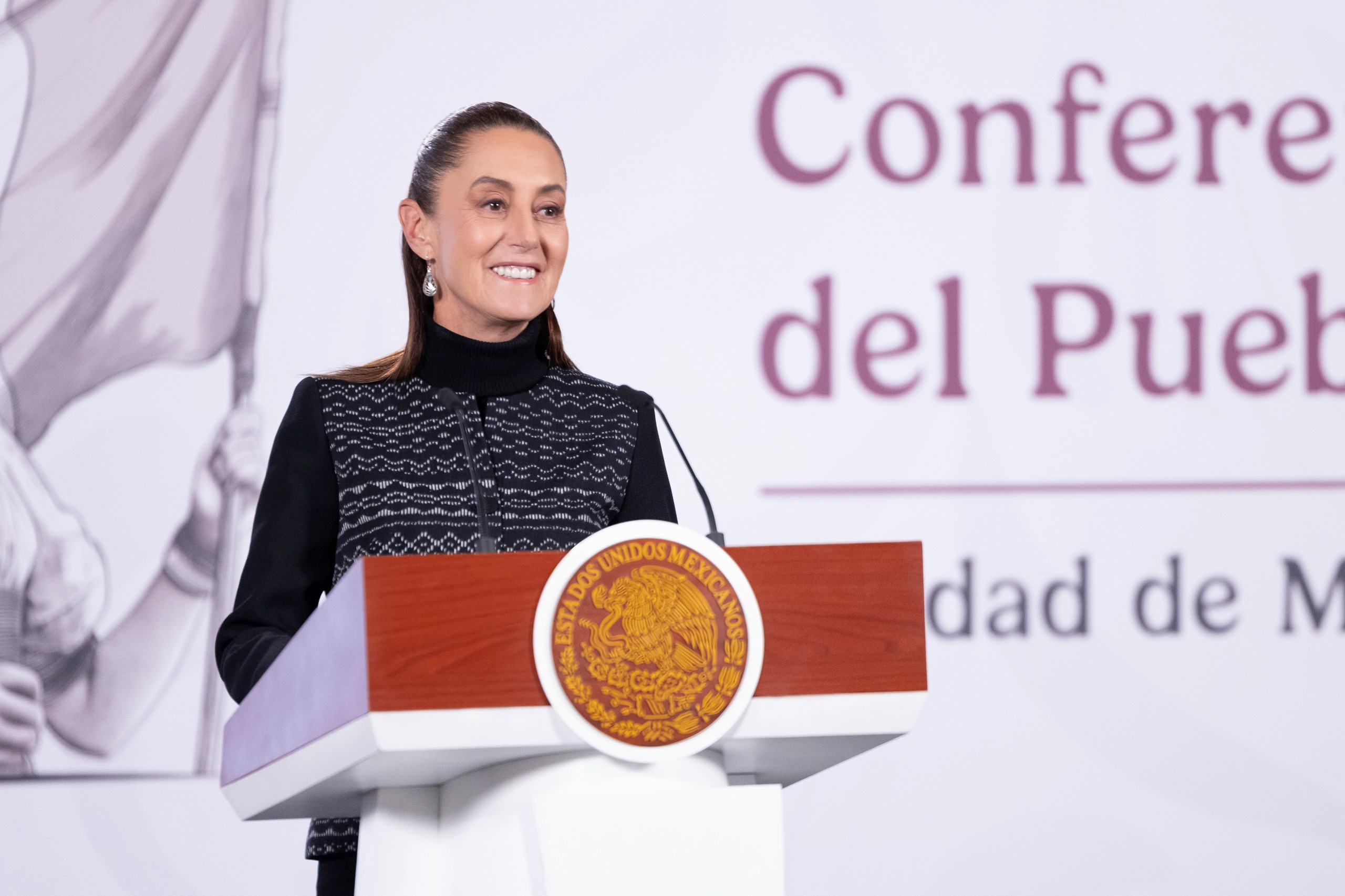 Gobierno de México presenta 74 mundialitos y copas de futbol