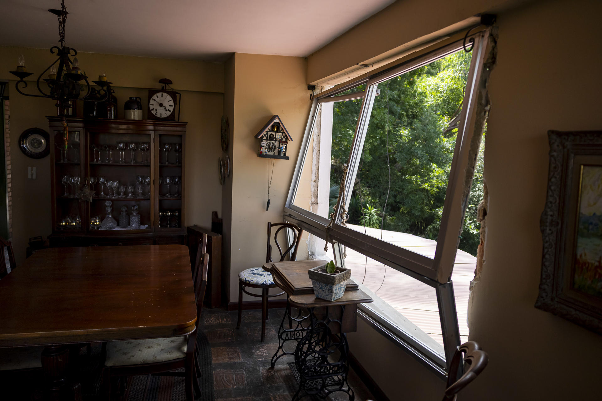 Agujeros, vidrio y polvo, las marcas del ataque de EE.UU. en Caracas 72 horas después