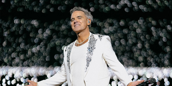 Robbie Williams supera el récord de The Beatles en llegar a la cima de las listas de éxitos en Reino Unido