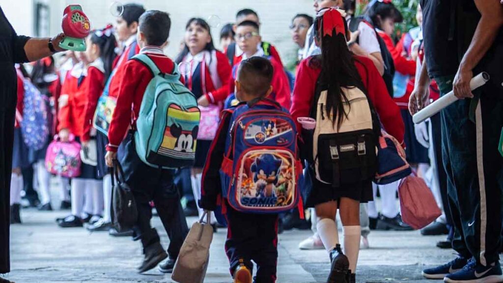 Regresan a clases 23.4 millones de alumnos de educación básica