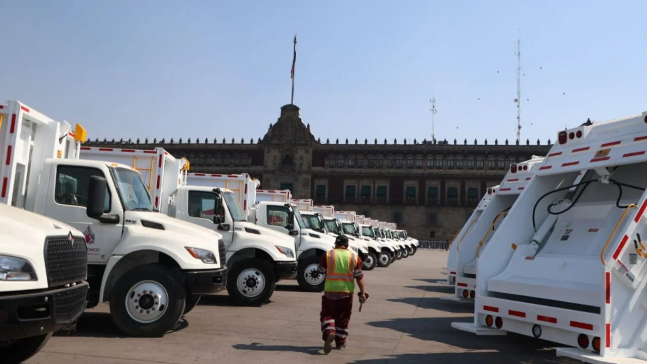 CDMX renueva flota con 50 camiones recolectores de basura