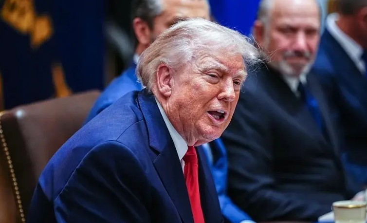 Donald Trump ordena la reapertura de conexiones comerciales aéreas con Venezuela