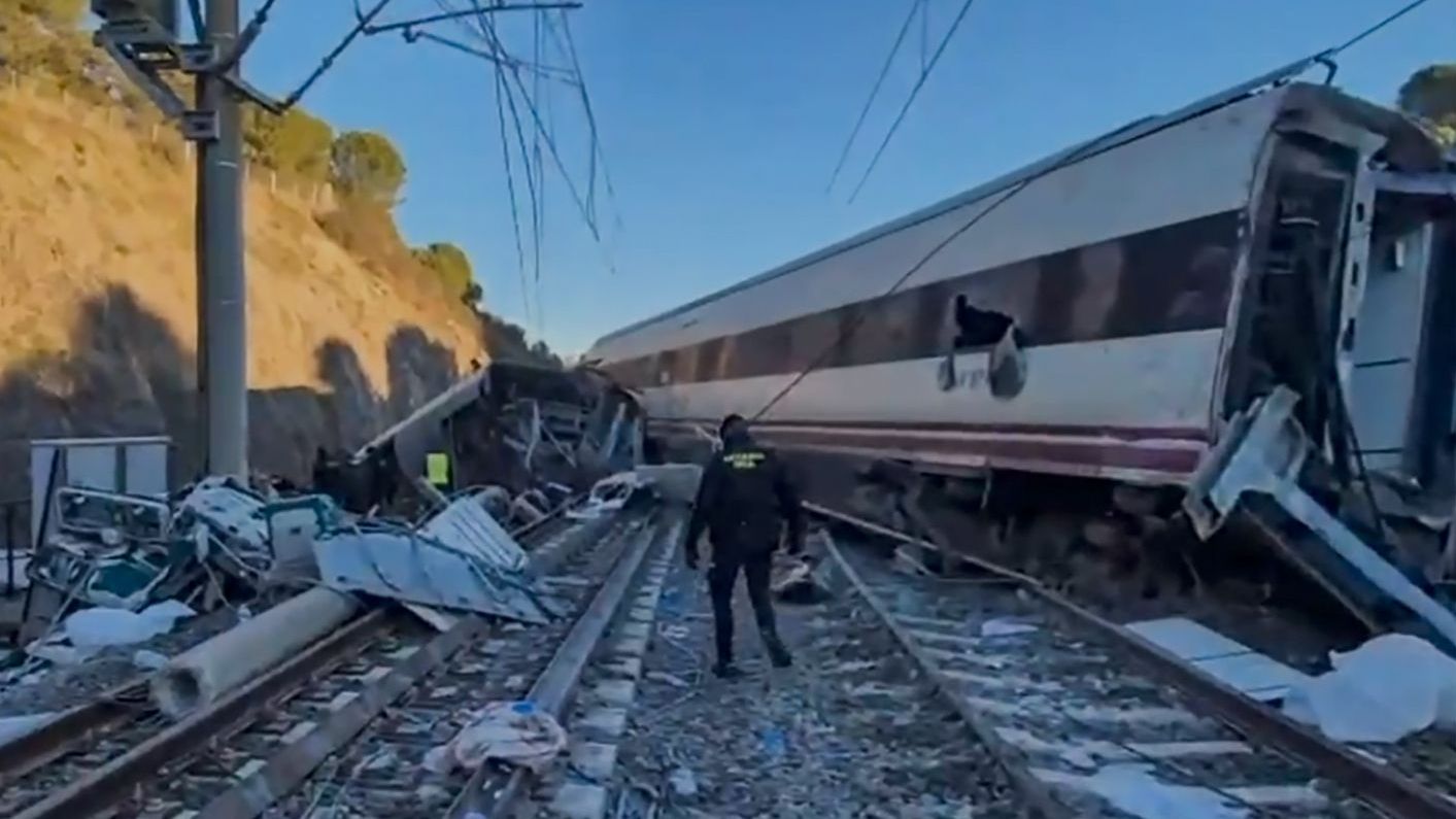Al menos 39 fallecidos en colisión de trenes en España