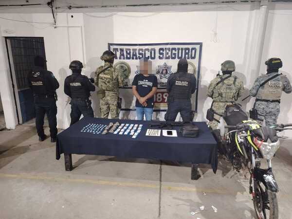 Es detenido en Comalcalco sujeto con drogas y arma de uso exclusivo del Ejército