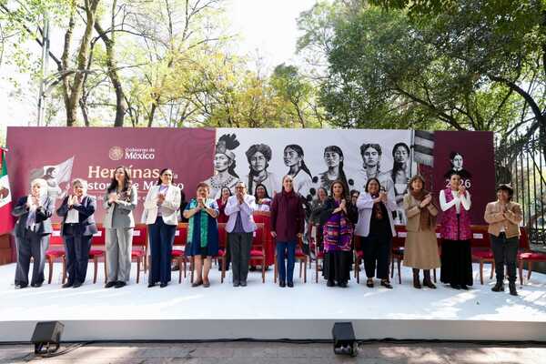 Las ancestras ocupan Reforma: seis mujeres indígenas vuelven al centro de la historia nacional
