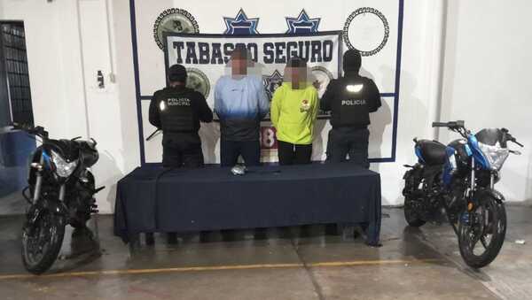 Detiene Policía de Comalcalco a dos sujetos en Aldama con marihuana y cristal