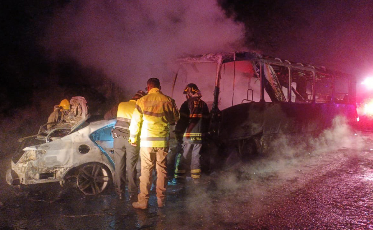 Choque sobre la México-Cuernavaca incendia vehículos; hay 4 muertos