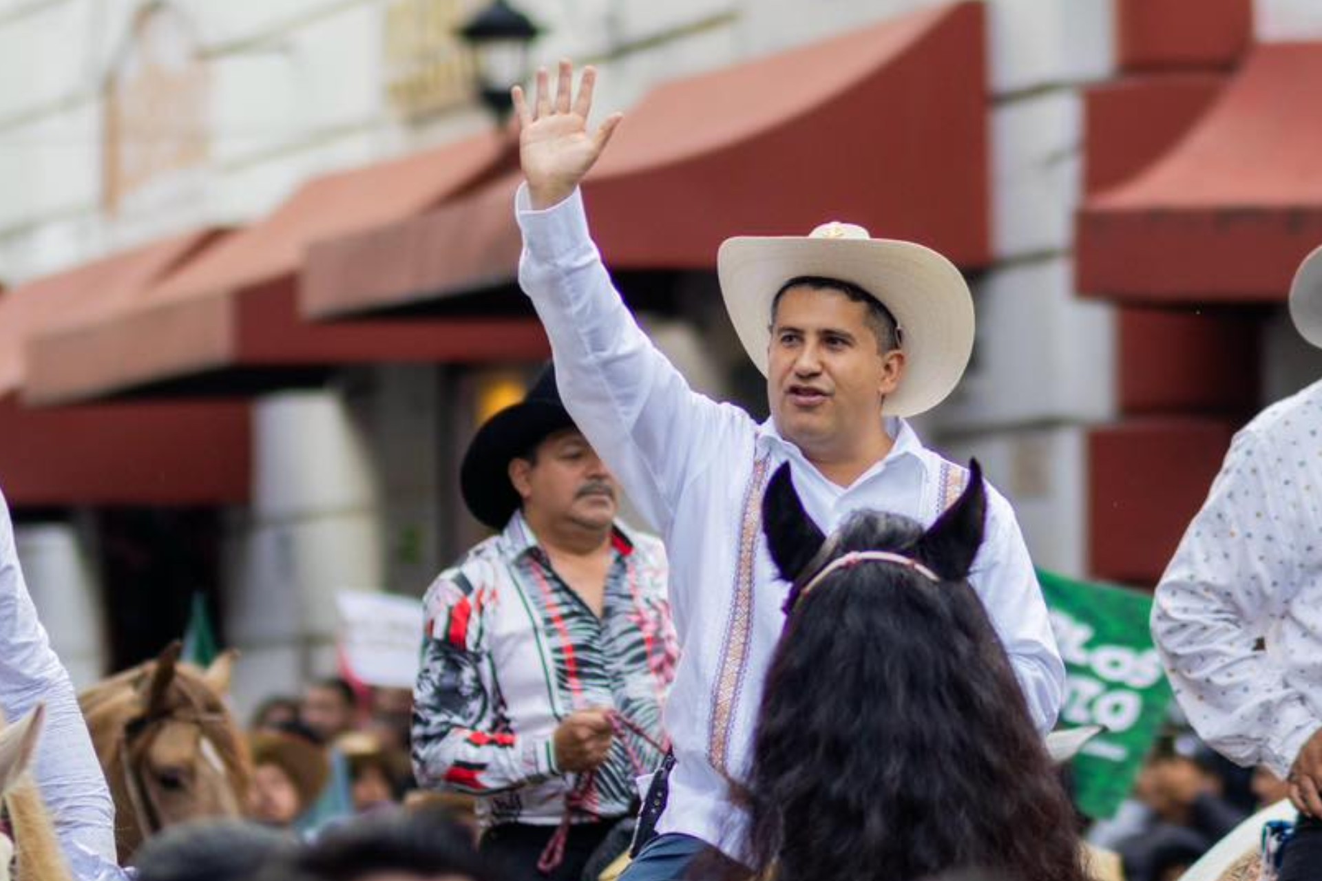 Revelan que asesinato de Carlos Manzo iba a ser perpetrado por dos tiradores y no uno