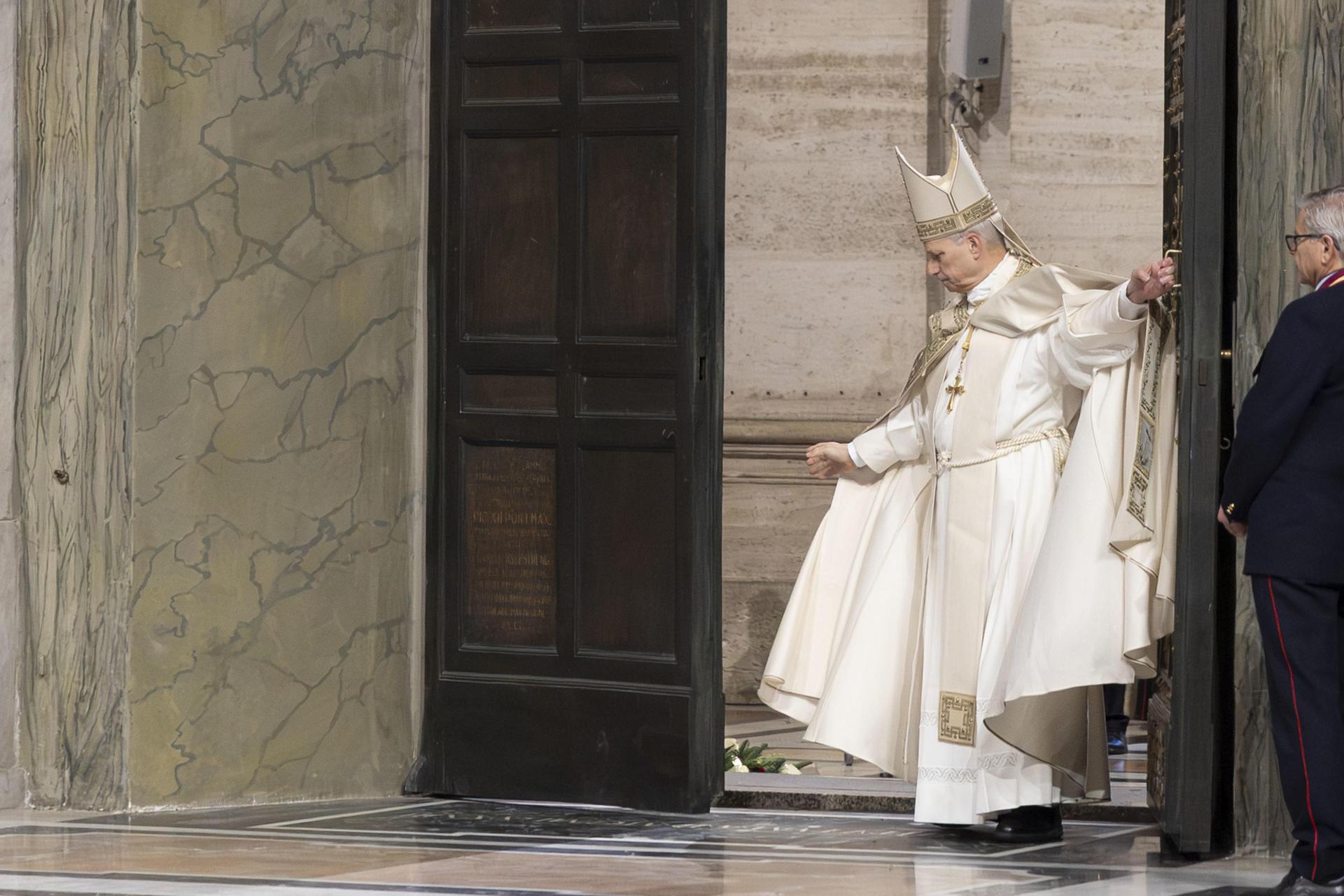 Papa León XIV clausura el Jubileo al cerrar la Puerta Santa del Vaticano