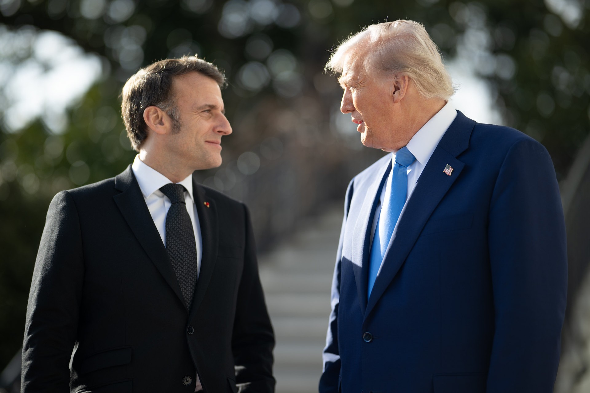 Macron advierte a Trump que “las amenazas arancelarias son inaceptables”
