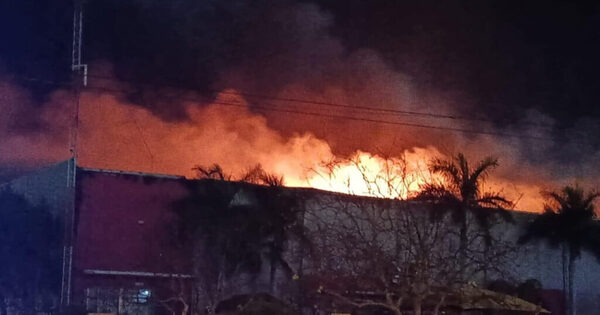 Incendio en maquiladora de Matamoros, Tamaulipas, deja tres bomberos muertos