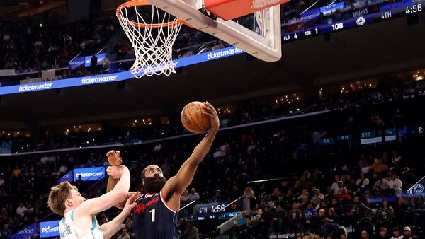 James Harden supera a Shaquille O’Neal y es 9º en puntos históricos de la NBA