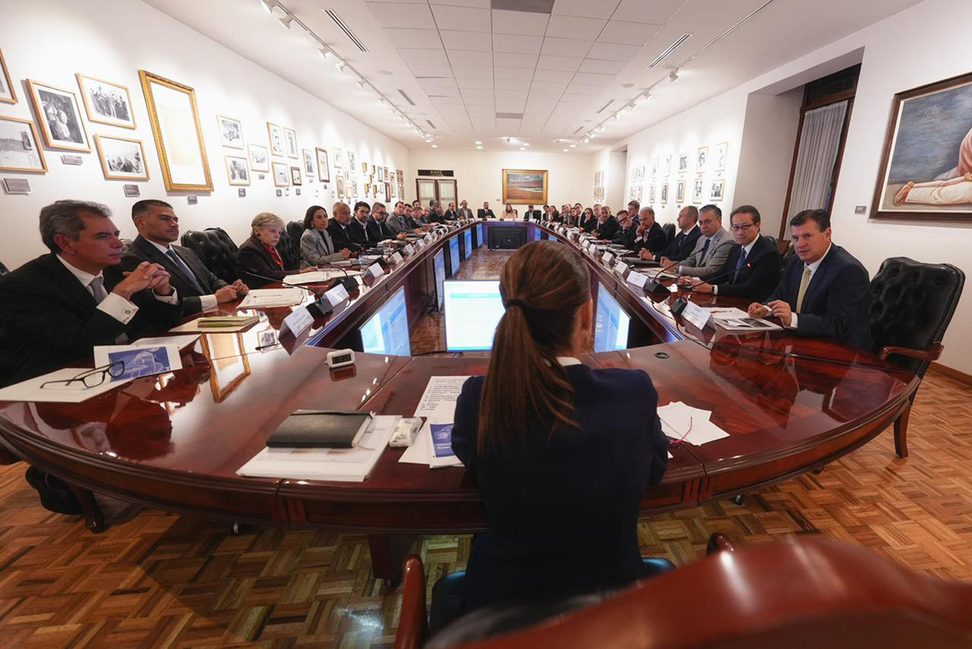 Se reúnen Sheinbaum y sector automotriz para impulsar plan integral