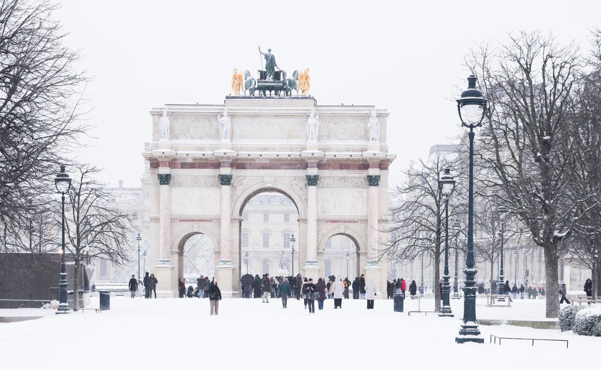 Nieve colapsa media Europa: cientos de vuelos cancelados y atascos kilométricos