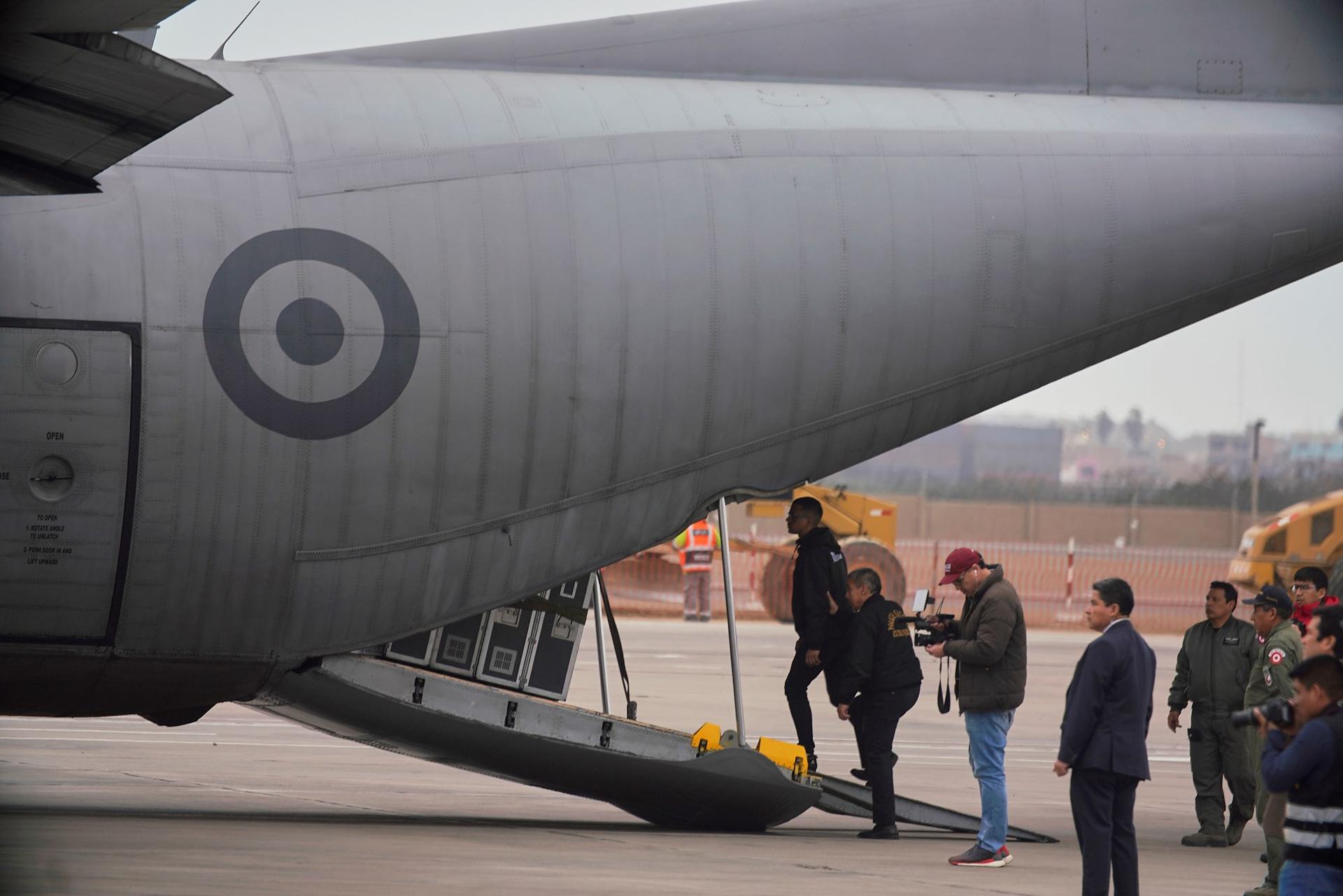 EE.UU. ofrece 2 mil 600 dólares y vuelo gratis a migrantes que se autodeporten