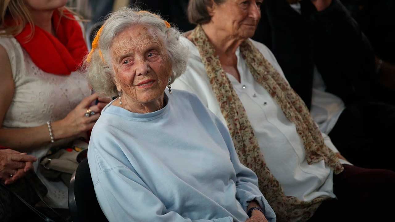 Desmienten noticia falsa de la muerte de Elena Poniatowska
