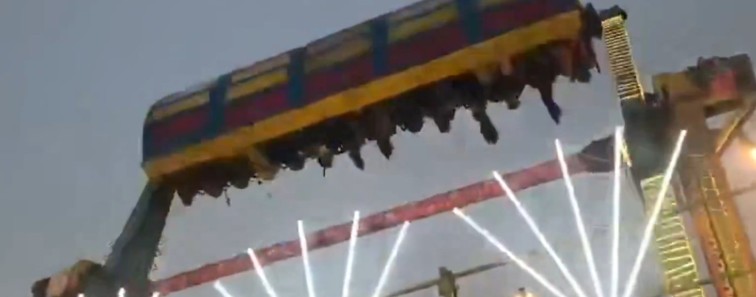 El colapso de una atracción en una feria de la India mata a un policía y deja 13 heridos