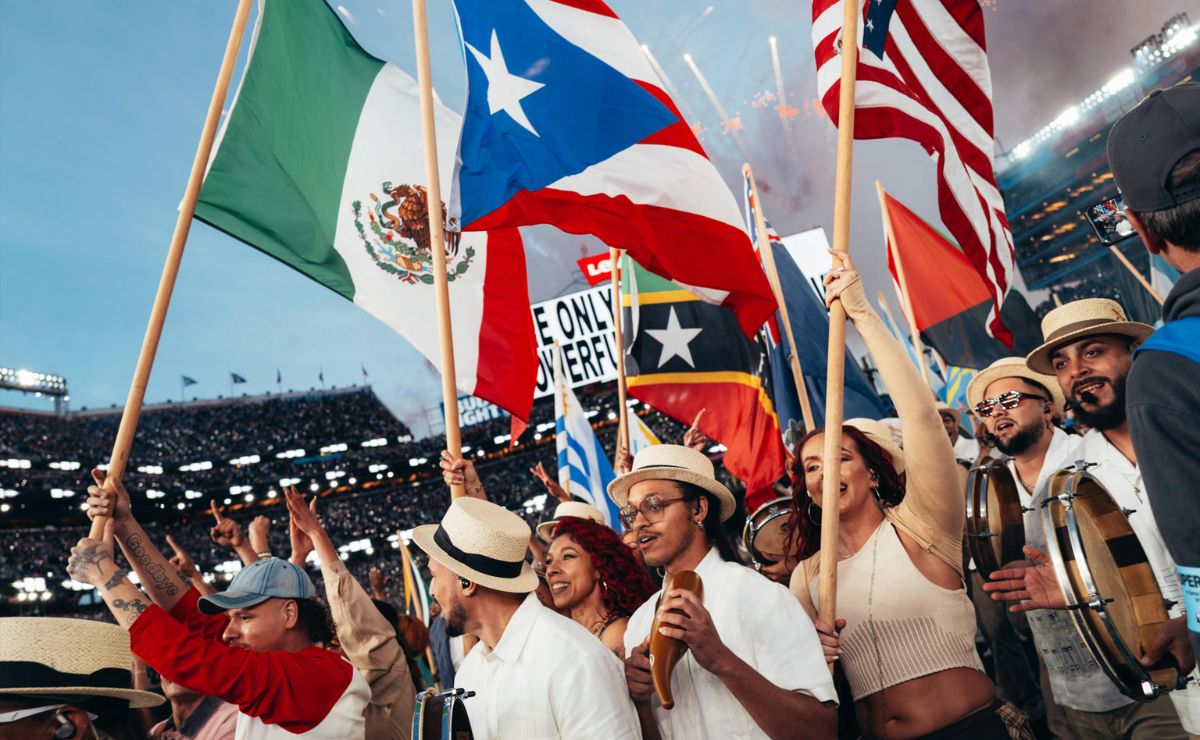 Emiliano Vargas y Víctor Villa, los mexicanos que participaron junto a Bad Bunny en el SB LX