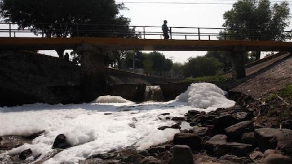 Buscan en el río Querétaro bacterias resistentes a antibióticos