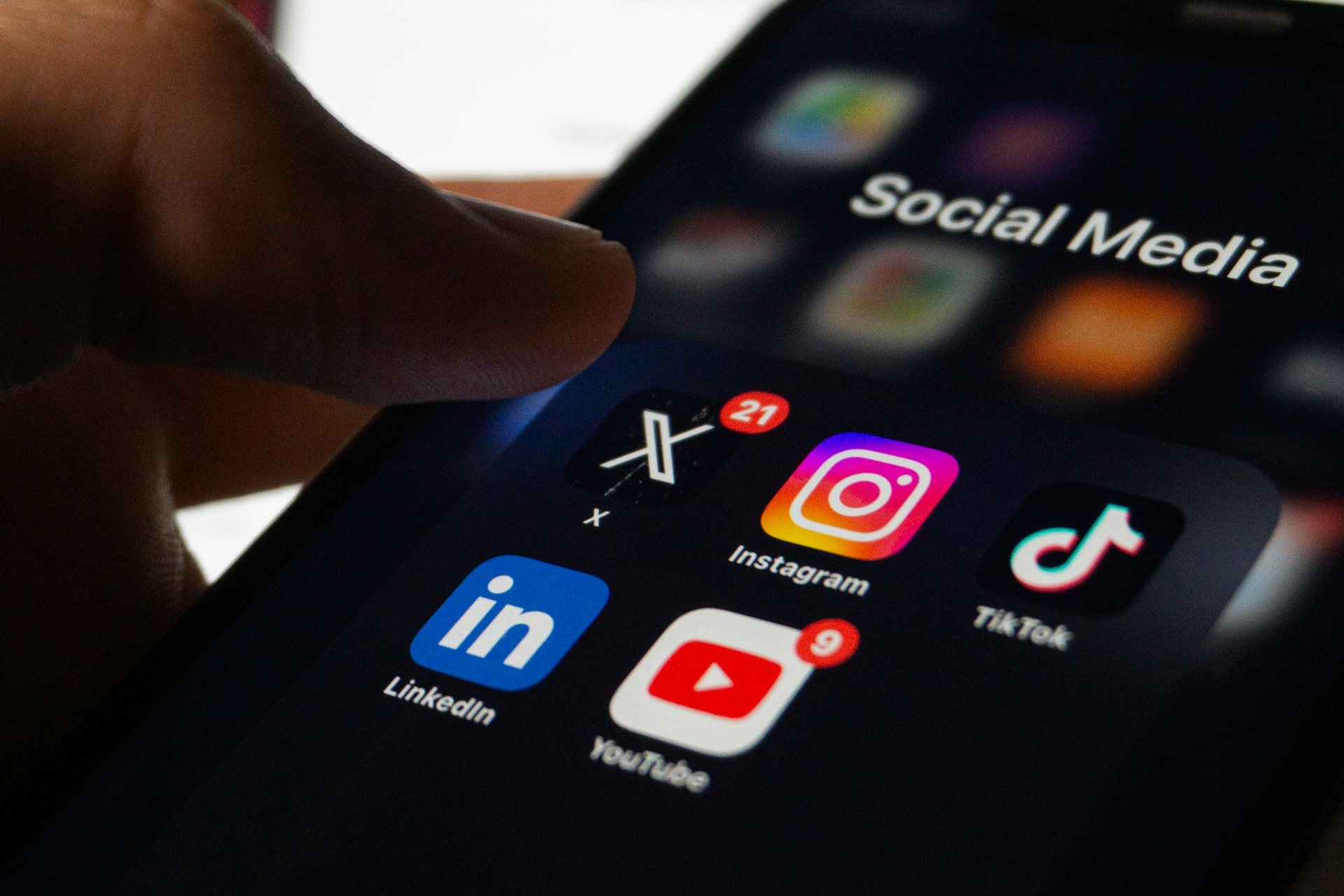 Millones de cuentas bloqueadas y multas: así prohíbe Australia las redes a menores de 16 años