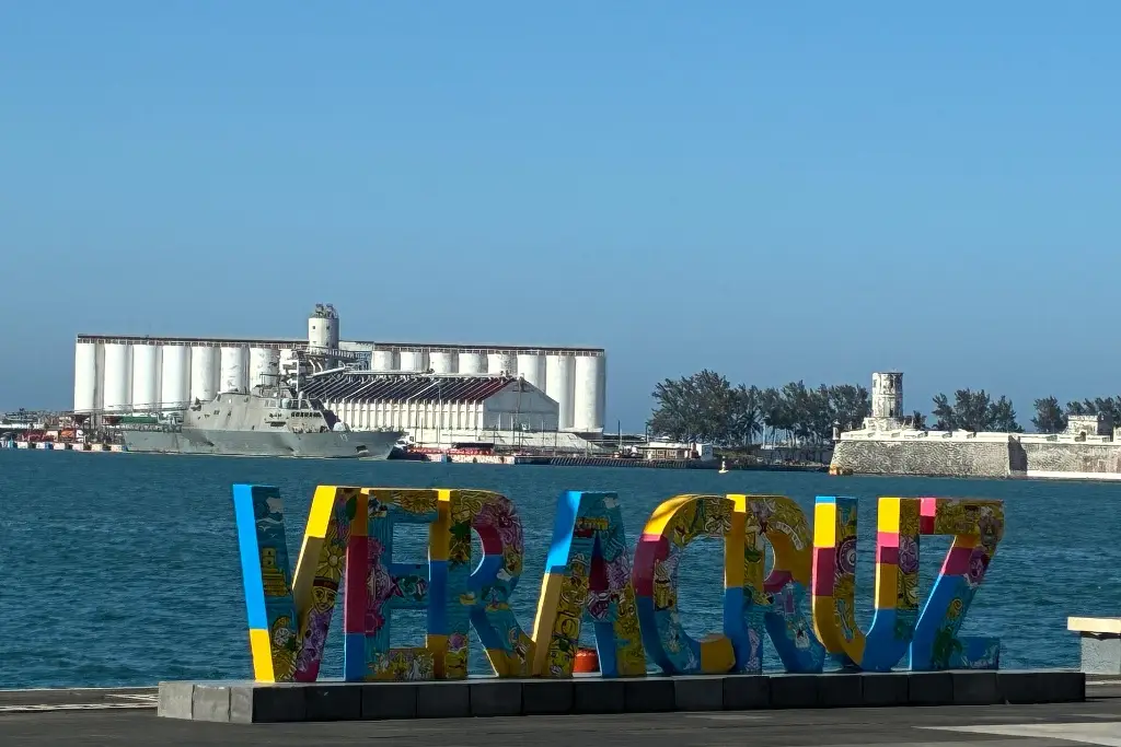 Buque USS Wichita cumple cinco días en Veracruz