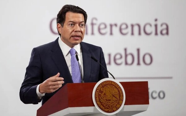 SEP abrirá debate nacional sobre uso de celulares y redes sociales en las escuelas
