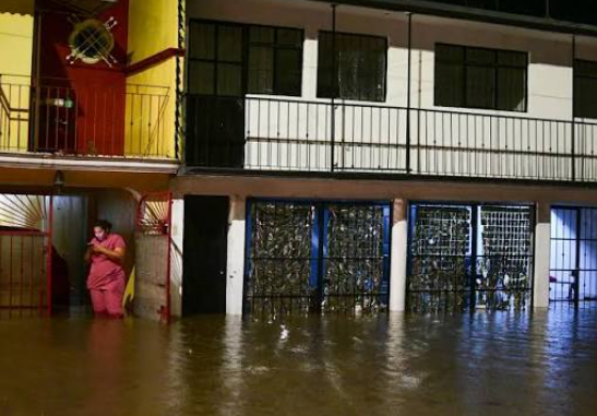 Lluvias dejan dos personas muertas y afectaciones en Xalapa