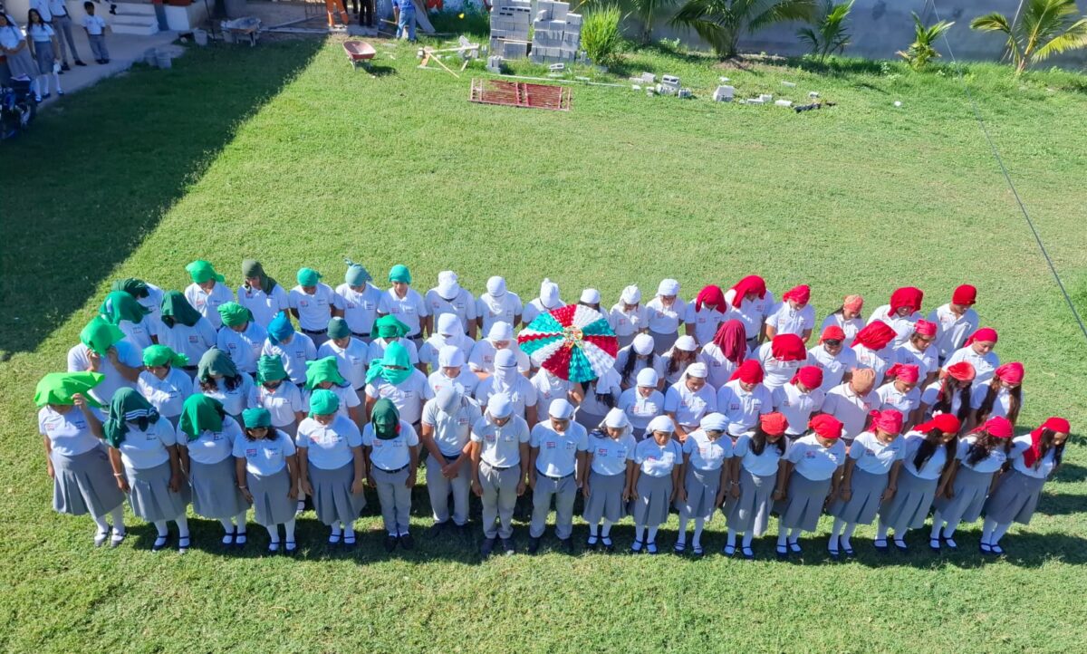 Más de 987 mil jóvenes celebran a México con arte y mosaicos