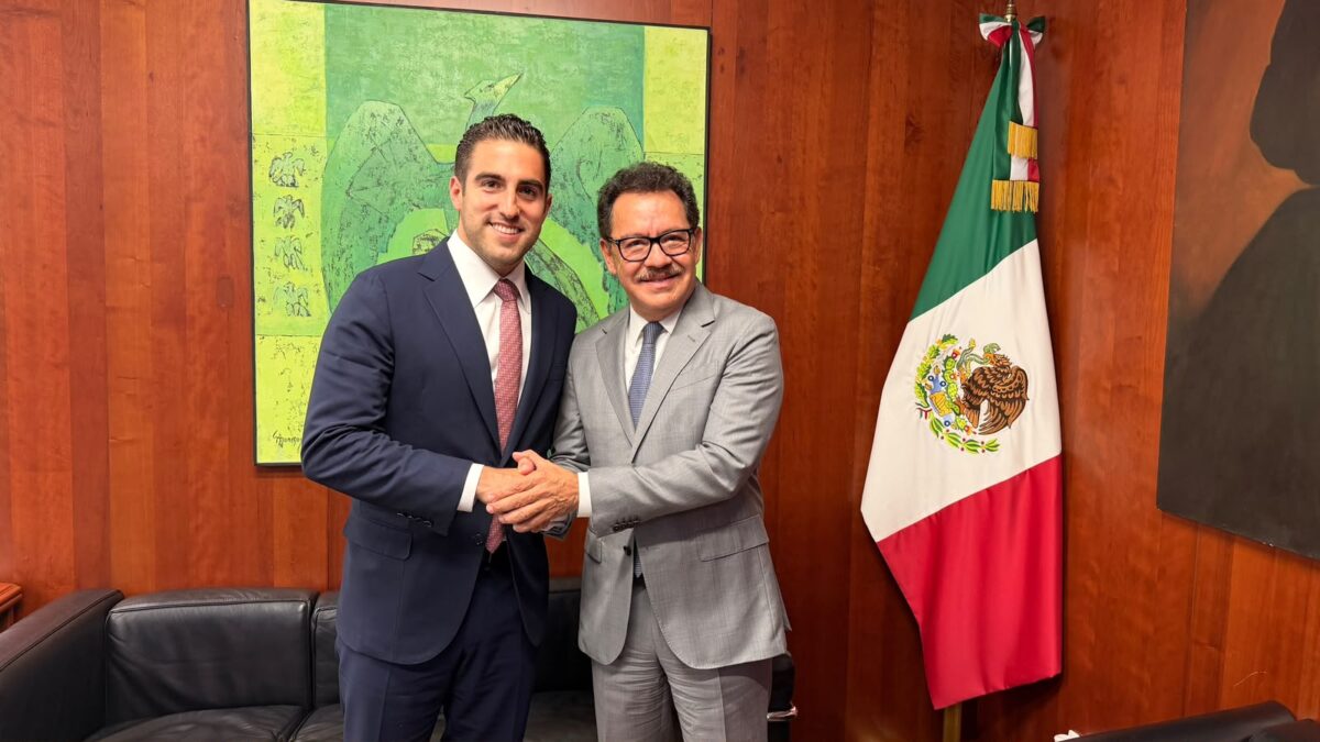 Gino Segura deja el Senado para dedicarse a la coordinación de Morena en Quintana Roo