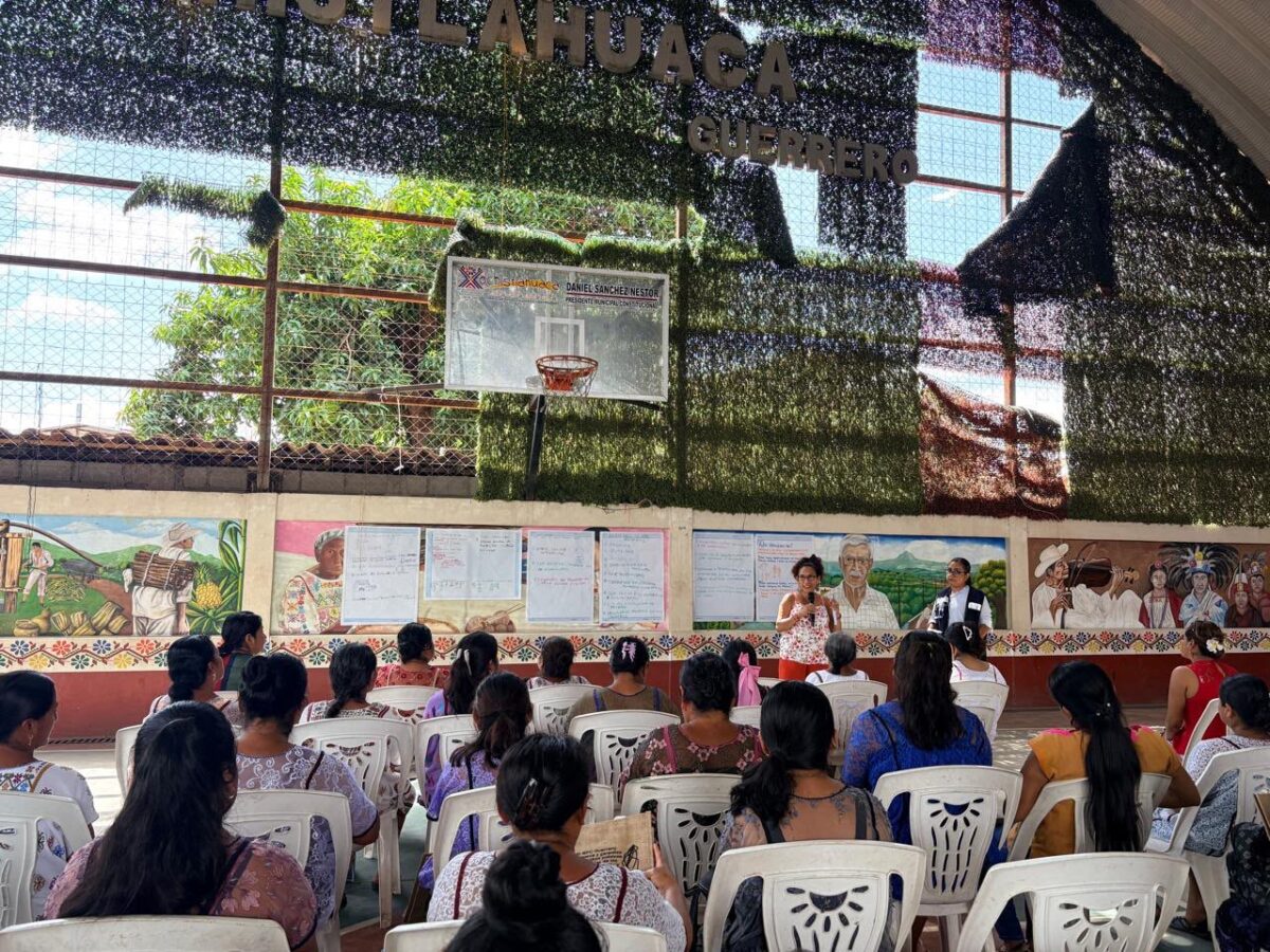 Capacitan a 150 mujeres amuzgas de Guerrero y Oaxaca sobre sus derechos