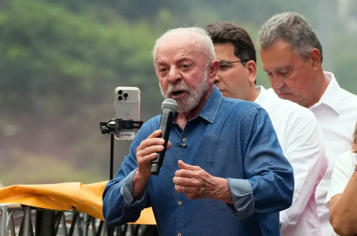 Lula marcha por más días de descanso en Brasil