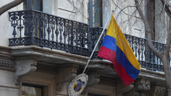 Colombia enfrenta alerta del FMI por creciente deuda pública
