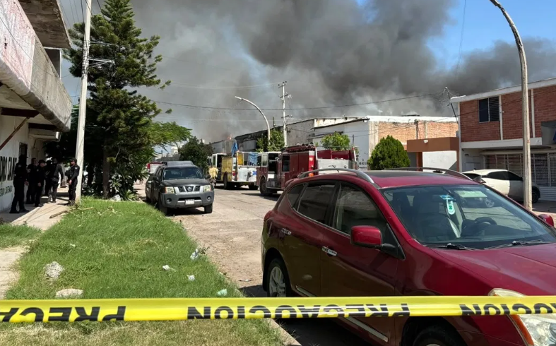 Fuego moviliza a cuerpos de emergencia en Los Mochis
