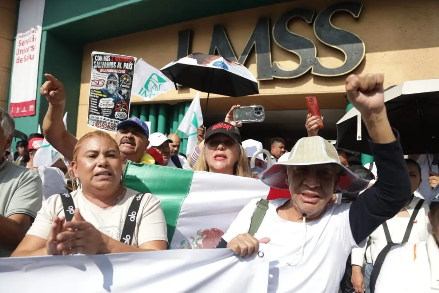 Sheinbaum prioriza resolver crisis del IMSS antes de evaluar a Zoé Robledo