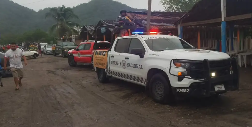 Trudy obliga a cerrar playas y habilitar refugios en Colima