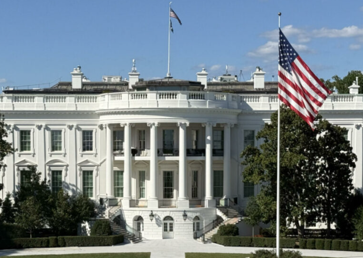 Trump contempla reemplazar la sala de prensa de la Casa Blanca por una piscina