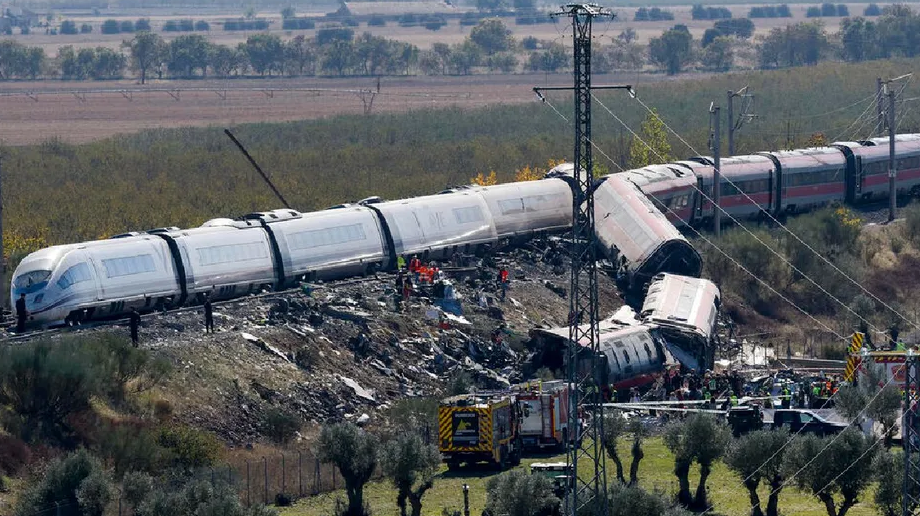 Audios revelan órdenes previas a tragedia ferroviaria en España