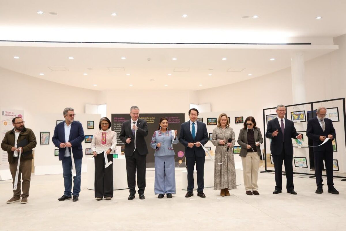 Entregan complejo educativo tras nueve años de aulas provisionales