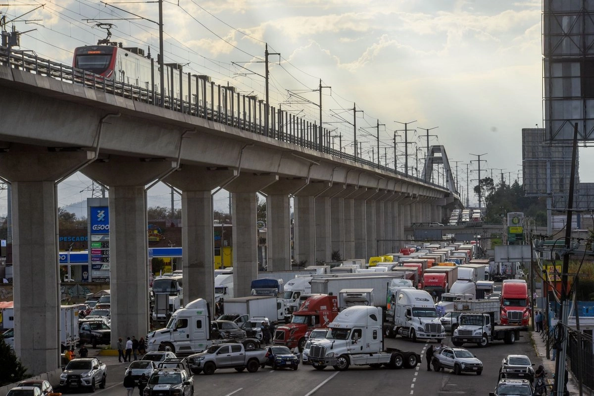 Transportistas exigen reunión con Sheinbaum en medio de paro nacional