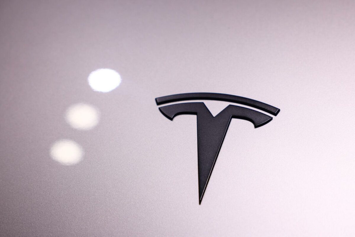 Tesla prevé expandir su flota de robotaxis a millones de vehículos