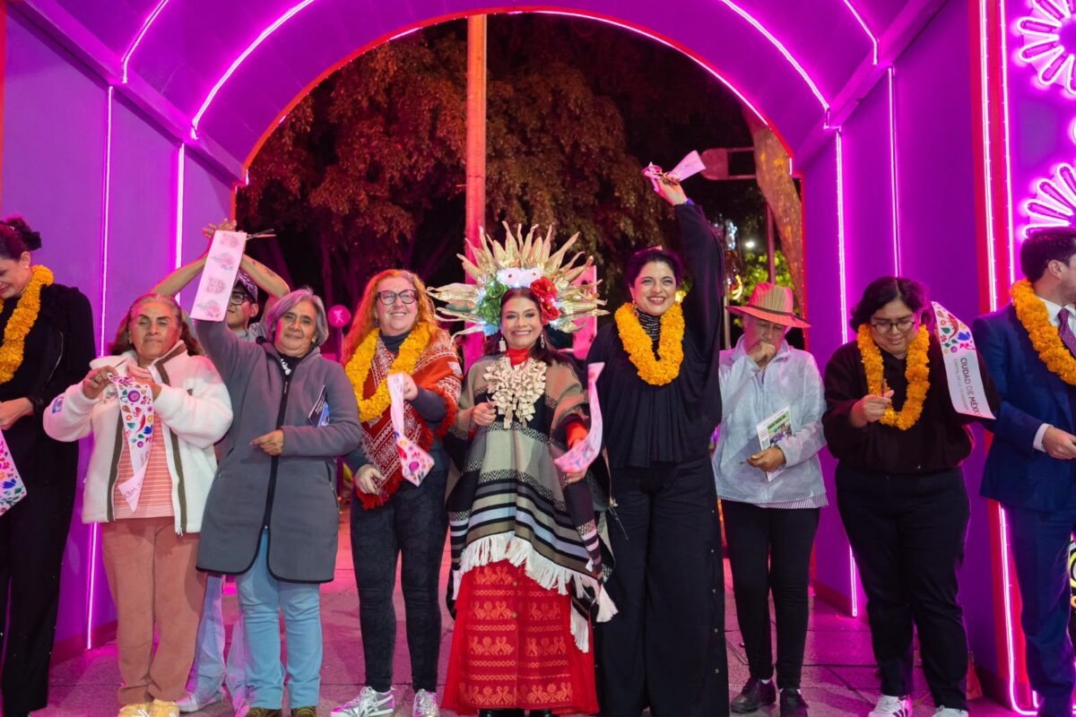 Reforma se ilumina para recibir el Día de Muertos